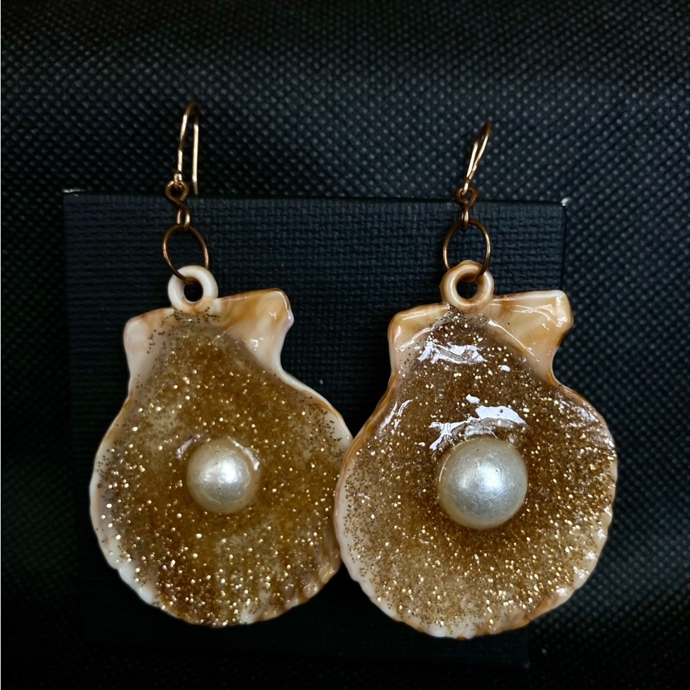 Handmade Elegant Gold and Cream Shell Earrings